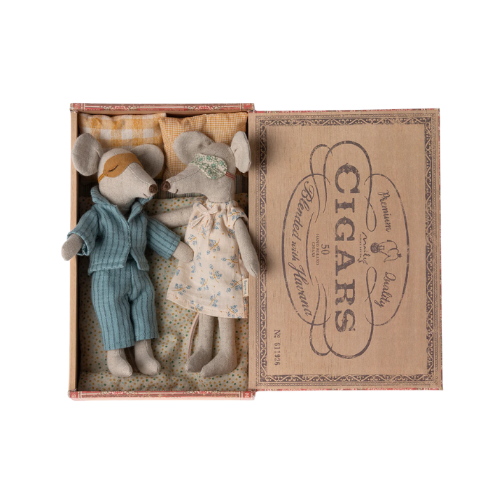 Mum & Dad Mouse in Cigar Box