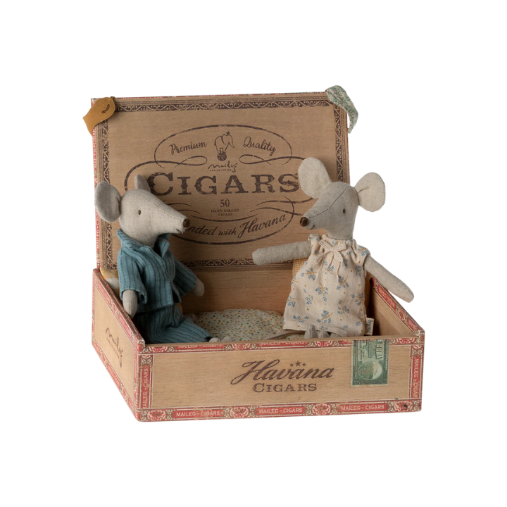 Mum & Dad Mouse in Cigar Box