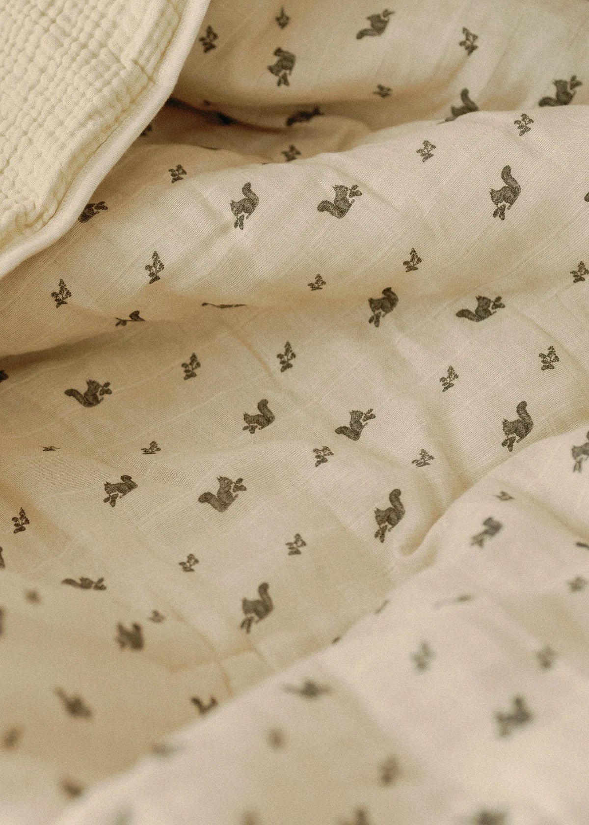 Muslin Crib Quilt & Sham | Squirrel