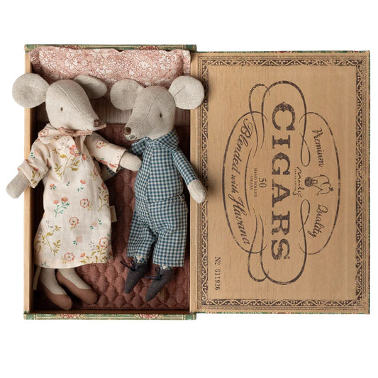 Grandma & Grandpa Mice in Cigarbox