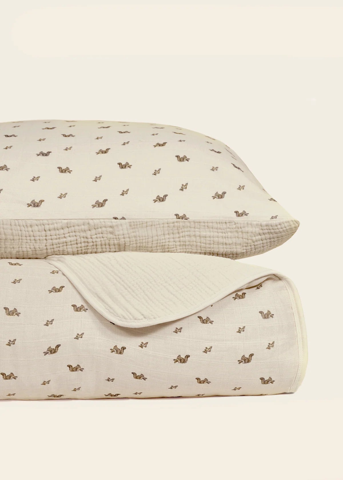Muslin Crib Quilt & Sham | Squirrel